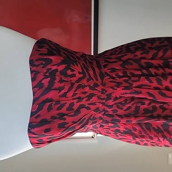 White House Black Market Strapless Leopard Print Mini, Size 00, Color Red/Black - Picture 3 of 6